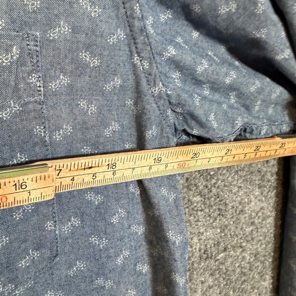 Uniqlo Shirt Mens Small Blue Chambray Long Sleeve Slim Fit Paisley Button Up - Picture 5 of 9